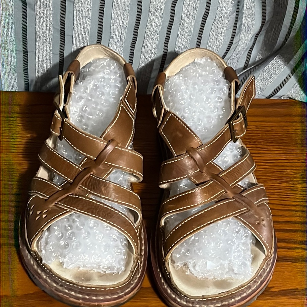EUC Dr Marten’s leather sandals